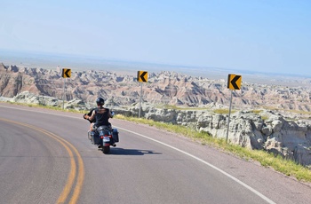 Motorcyklister på vej gennem Badlands Nationalpark, South Dakota i ISA